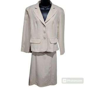 Spago Collection Womens 2pc Tan 3 Button Knee Length Skirt Suit Size 6
